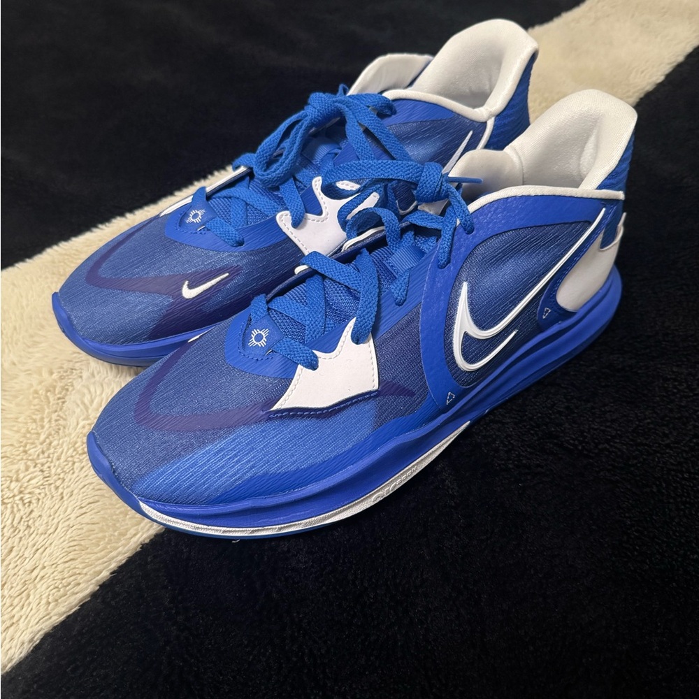 Nike Dynamic Blue and White Sneakers